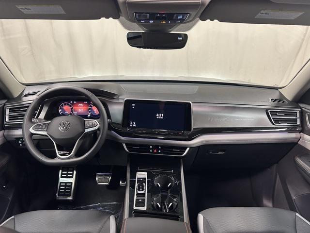 Photo of 2025 Pure Gray Volkswagen Atlas
