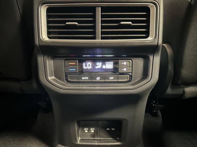 Photo of 2025 Pure Gray Volkswagen Atlas