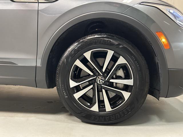 Photo of 2024 Platinum Gray Metallic Volkswagen Tiguan