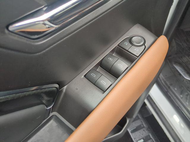 Photo of 2024 Summit White GMC Canyon
