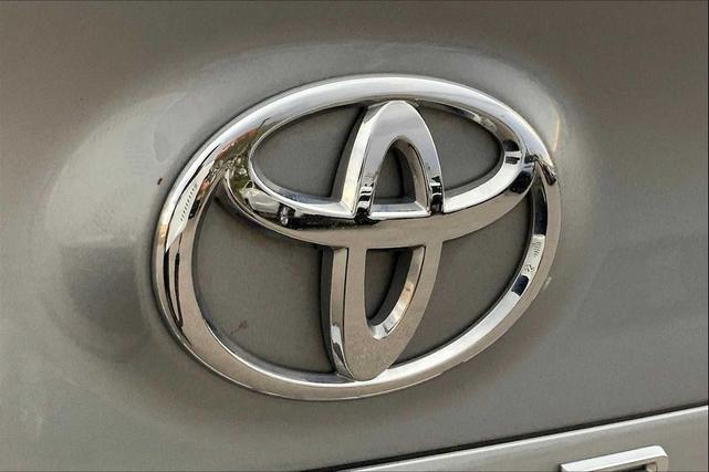 Photo of 2022 Celestial Silver Metallic Toyota Camry