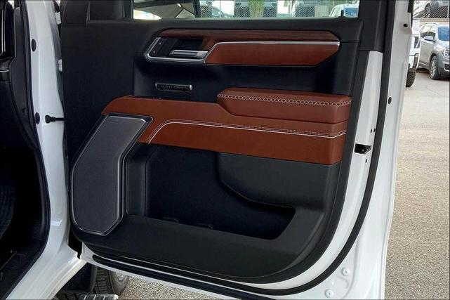 Photo of 2023 White Frost Tricoat GMC Sierra 1500