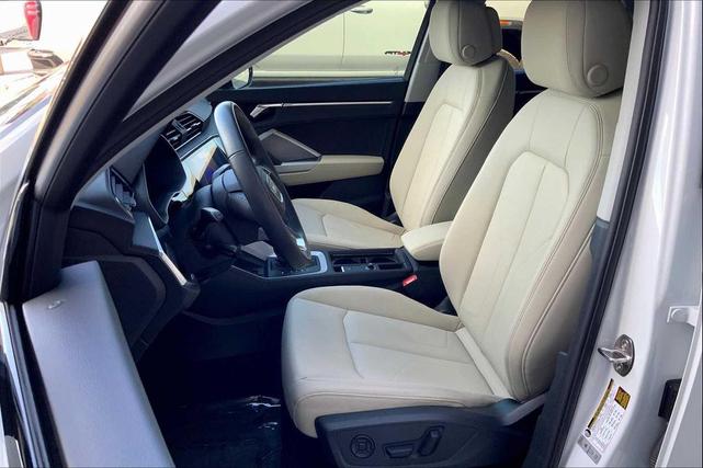 Photo of 2024 Glacier White Metallic Audi Q3
