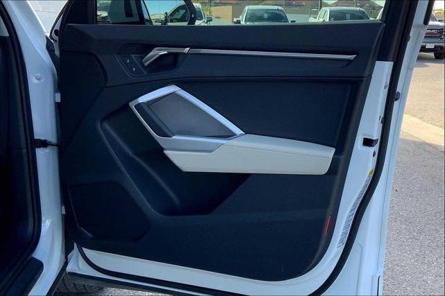 Photo of 2024 Glacier White Metallic Audi Q3