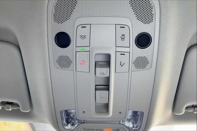 Photo of 2024 Glacier White Metallic Audi Q3