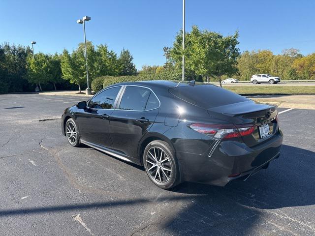 Photo of 2023 Midnight Black Metallic Toyota Camry