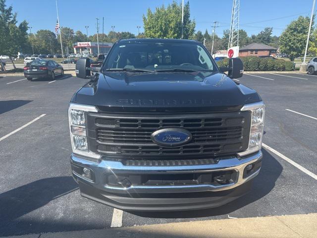 Photo of 2023 Agate Black Metallic Ford F-250