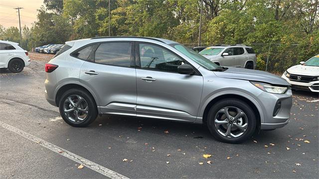 Photo of 2024 Iconic Silver Metallic Ford Escape