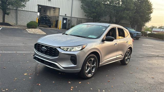 Photo of 2024 Iconic Silver Metallic Ford Escape