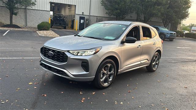 Photo of 2024 Iconic Silver Metallic Ford Escape
