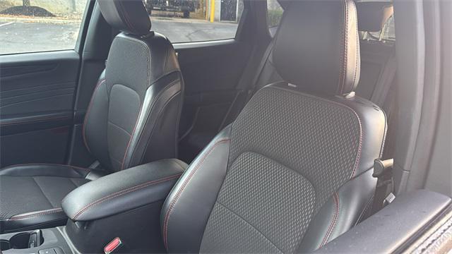Photo of 2024 Iconic Silver Metallic Ford Escape