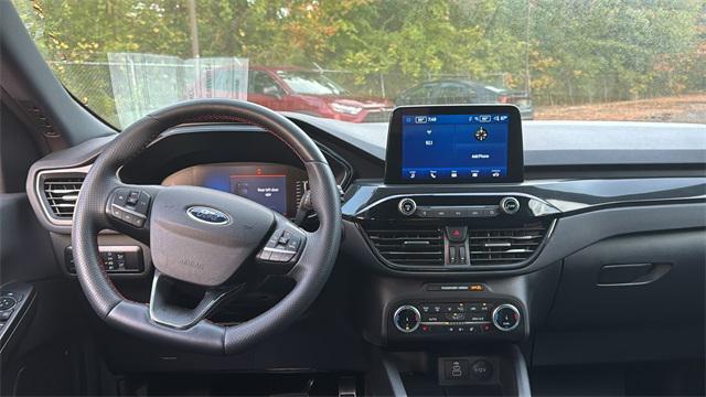 Photo of 2024 Iconic Silver Metallic Ford Escape