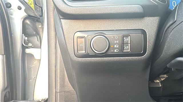 Photo of 2024 Iconic Silver Metallic Ford Escape