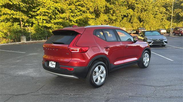 Photo of 2022 Fusion Red Metallic Volvo XC40