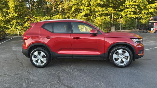 Photo of 2022 Fusion Red Metallic Volvo XC40