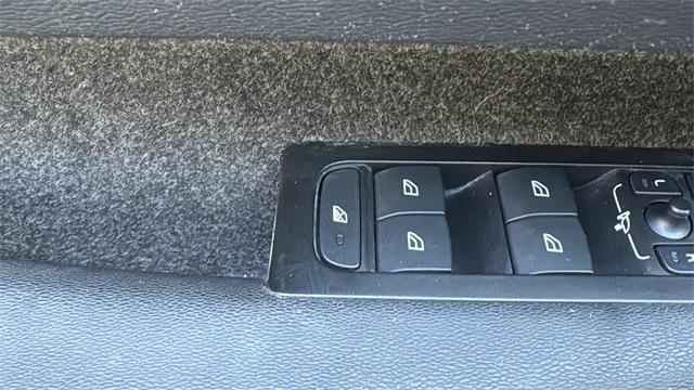 Photo of 2022 Fusion Red Metallic Volvo XC40
