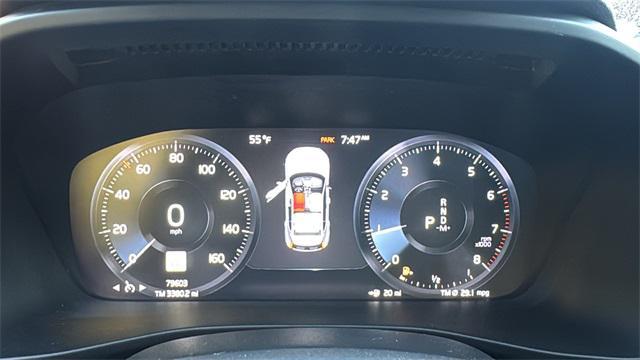 Photo of 2022 Fusion Red Metallic Volvo XC40