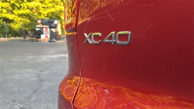 Photo of 2022 Fusion Red Metallic Volvo XC40