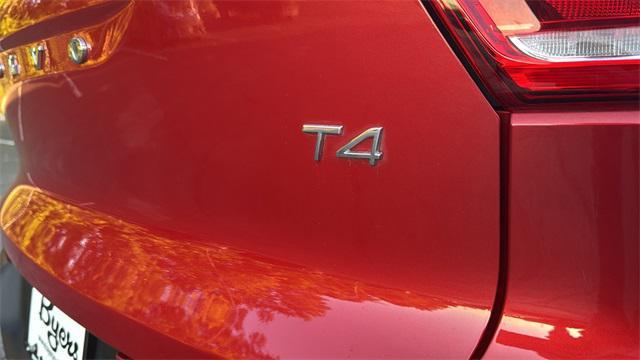 Photo of 2022 Fusion Red Metallic Volvo XC40