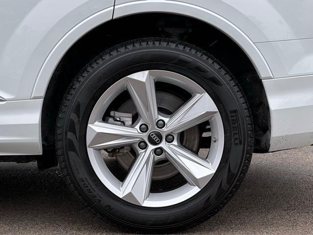 Photo of 2024 Carrara White Audi Q7