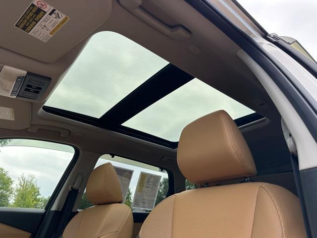 Photo of 2023 2 Tone Champagne Black Roof Nissan Rogue