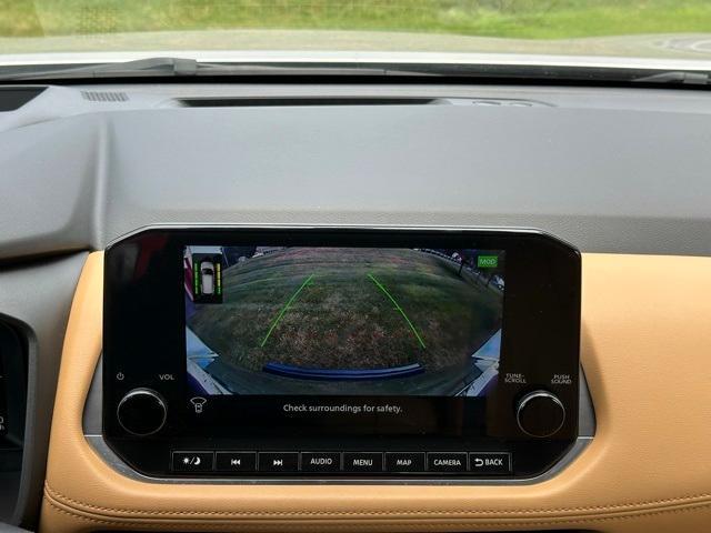 Photo of 2023 2 Tone Champagne Black Roof Nissan Rogue