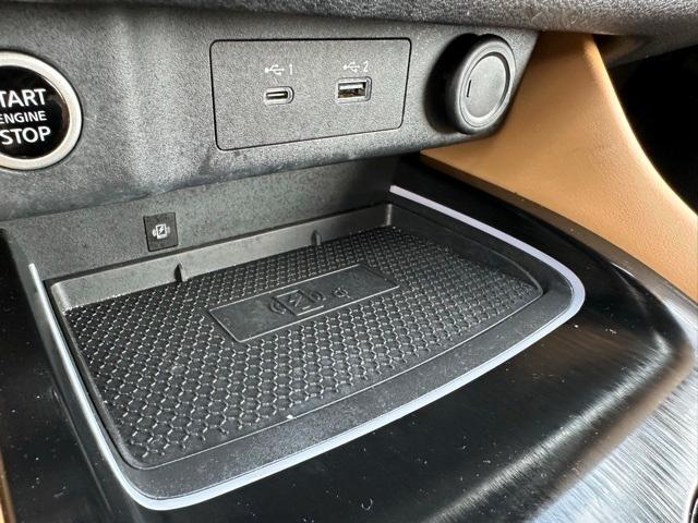 Photo of 2023 2 Tone Champagne Black Roof Nissan Rogue