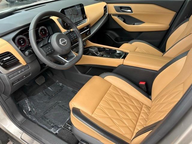 Photo of 2023 2 Tone Champagne Black Roof Nissan Rogue