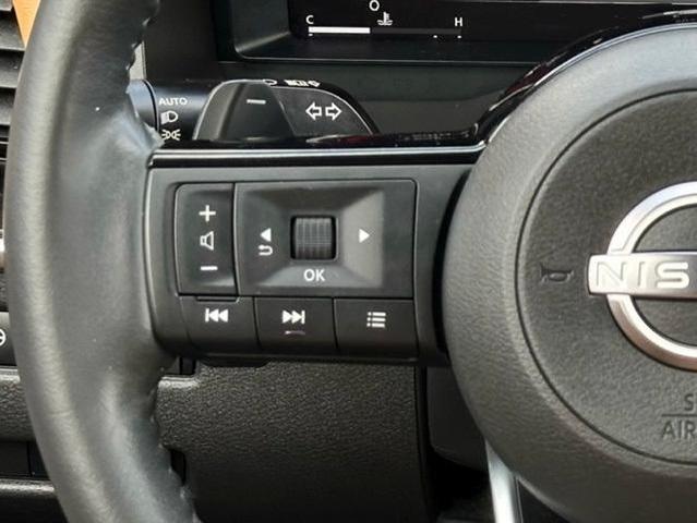 Photo of 2023 2 Tone Champagne Black Roof Nissan Rogue