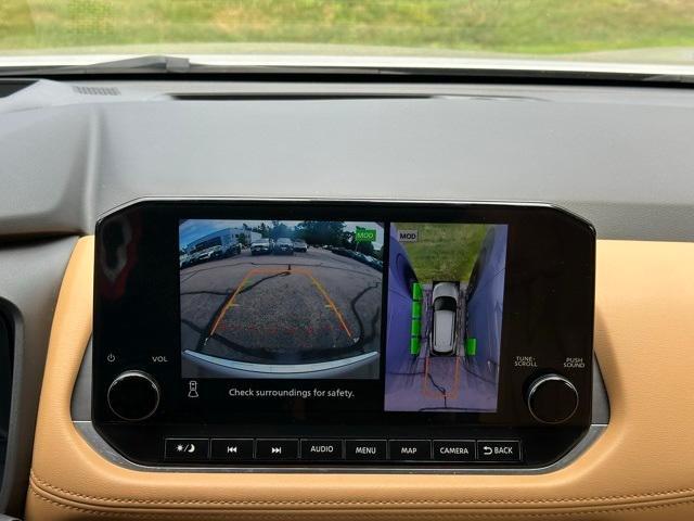 Photo of 2023 2 Tone Champagne Black Roof Nissan Rogue