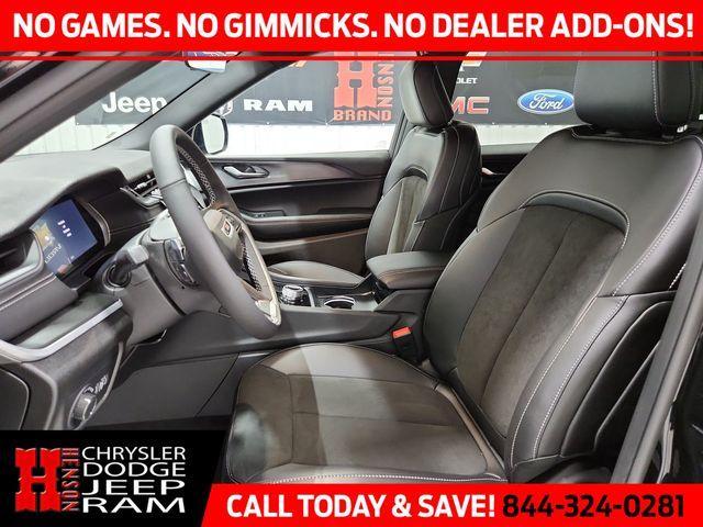 Photo of 2025 Diamond Black Jeep Grand Cherokee L