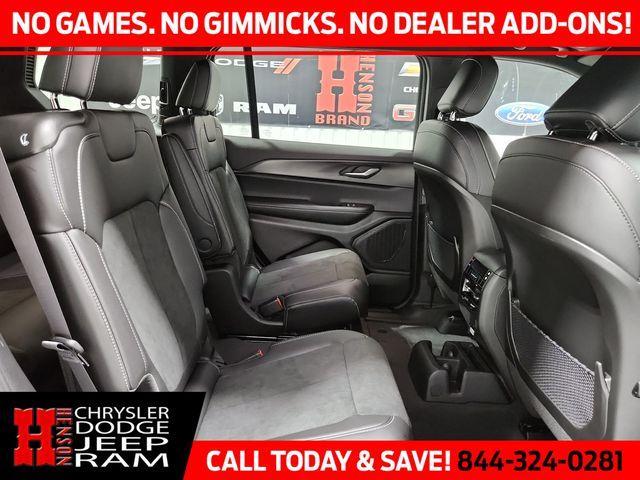 Photo of 2025 Metallic Jeep Grand Cherokee L