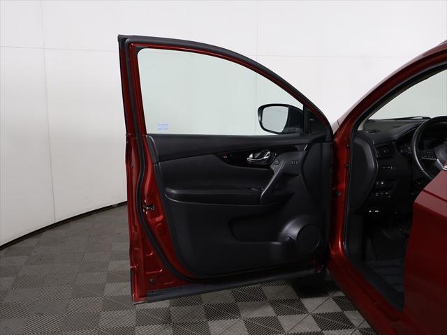 Photo of 2022 Scarlet Ember Pearl Metallic Nissan Rogue Sport