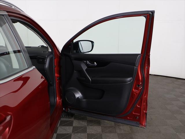 Photo of 2022 Scarlet Ember Pearl Metallic Nissan Rogue Sport