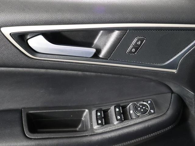 Photo of 2024 Black Metallic Ford Edge