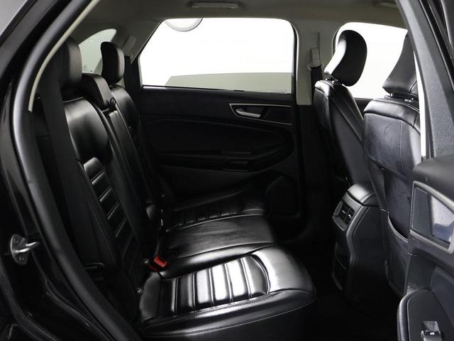 Photo of 2024 Black Metallic Ford Edge