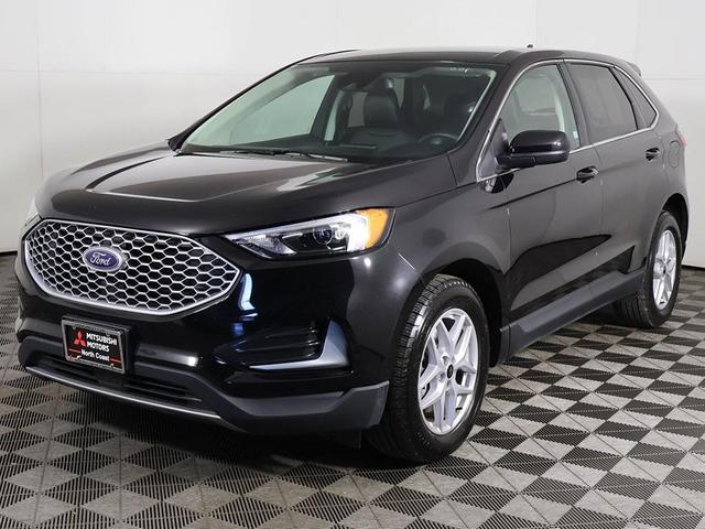 Photo of 2024 Black Metallic Ford Edge