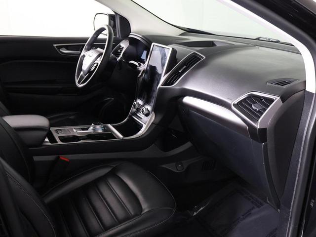 Photo of 2024 Black Metallic Ford Edge