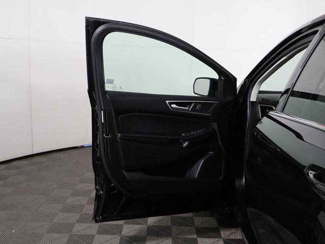 Photo of 2024 Black Metallic Ford Edge