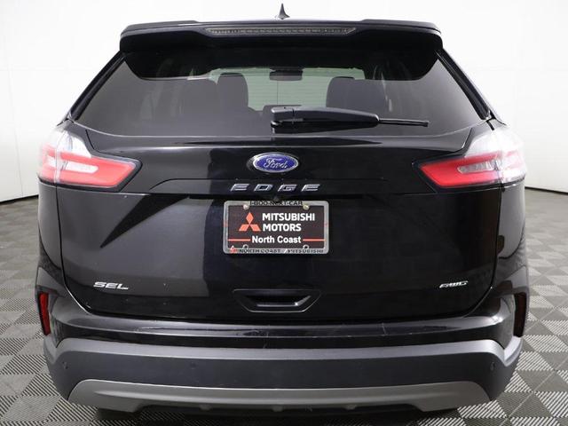 Photo of 2024 Black Metallic Ford Edge