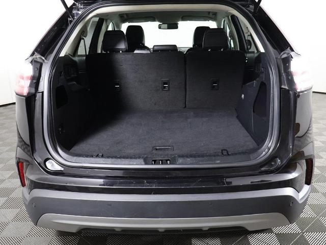 Photo of 2024 Black Metallic Ford Edge