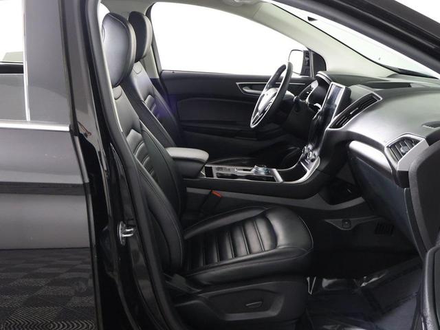 Photo of 2024 Black Metallic Ford Edge