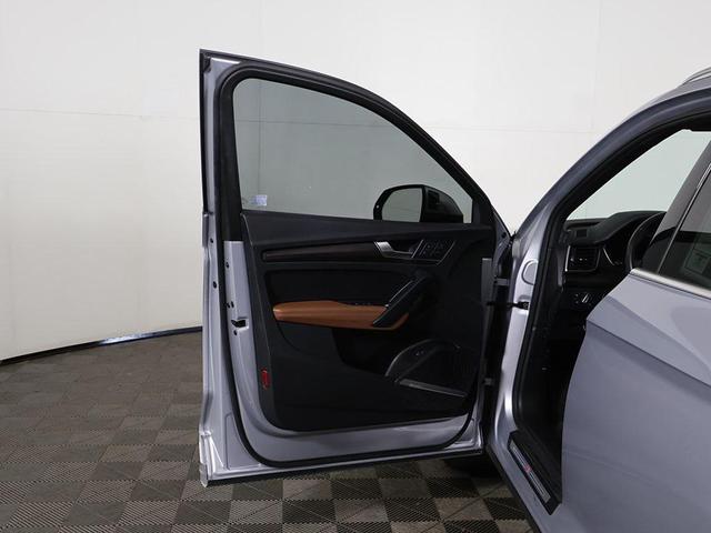 Photo of 2022 Silver Metallic Audi Q5