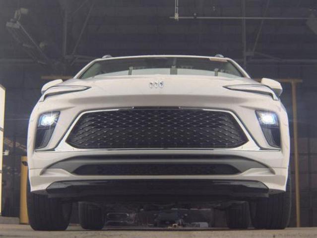 Photo of 2024 White Frost Tricoat Buick Encore GX