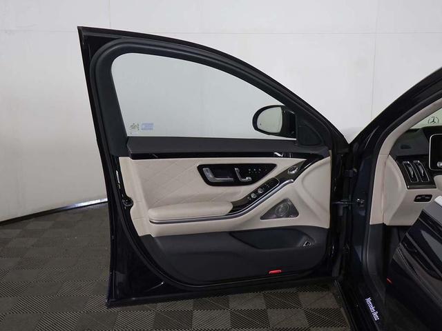 Photo of 2022 Nautical Blue Metallic Mercedes-Benz S-Class