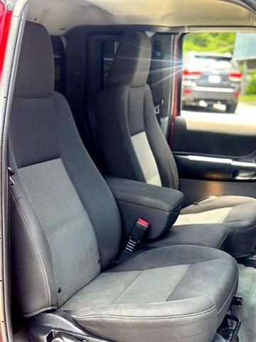 Photo of 2004 Red Ford Ranger