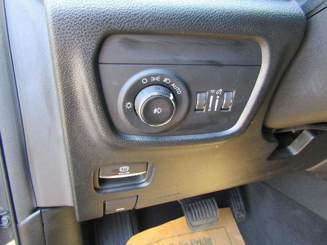 Photo of 2022 Gray Jeep Grand Cherokee