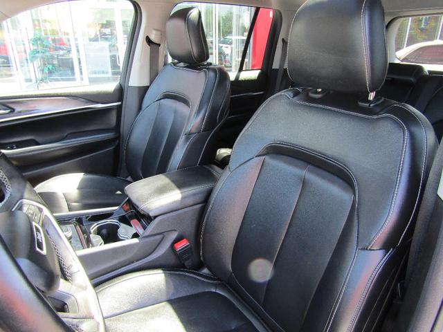 Photo of 2022 Gray Jeep Grand Cherokee