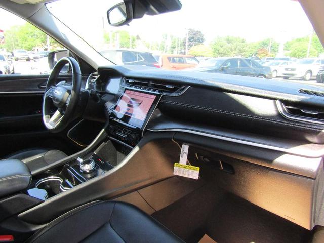 Photo of 2022 Gray Jeep Grand Cherokee