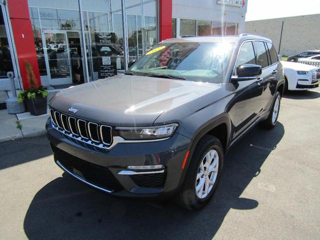 Photo of 2022 Gray Jeep Grand Cherokee